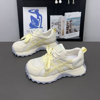 Mostrando pés pequenos sapatos papai de sola grossa feminino 2026 novo estilo verão malha respirável sapatos femininos p