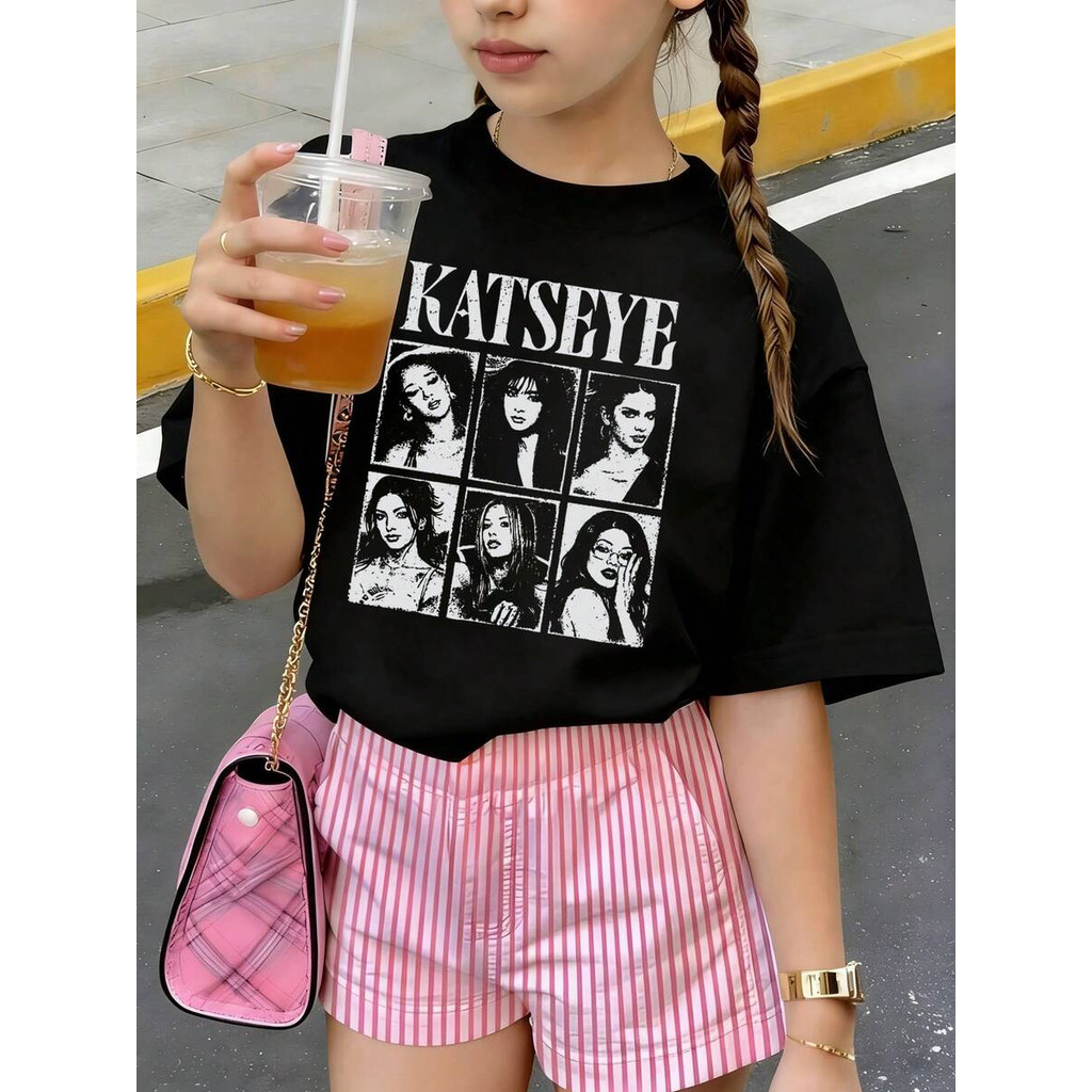 Camiseta Masculina Feminina Oversized Estampa Katseye Grid Retrato Preto e Branco Grupo Feminino Camiseta