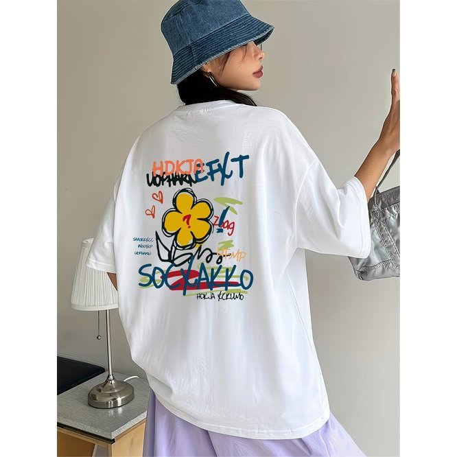 Camiseta Estampa Flor Amarela Desenho Corações Letras Coloridas Fofa Confortável Linda Moderna Casual Moda Feminina