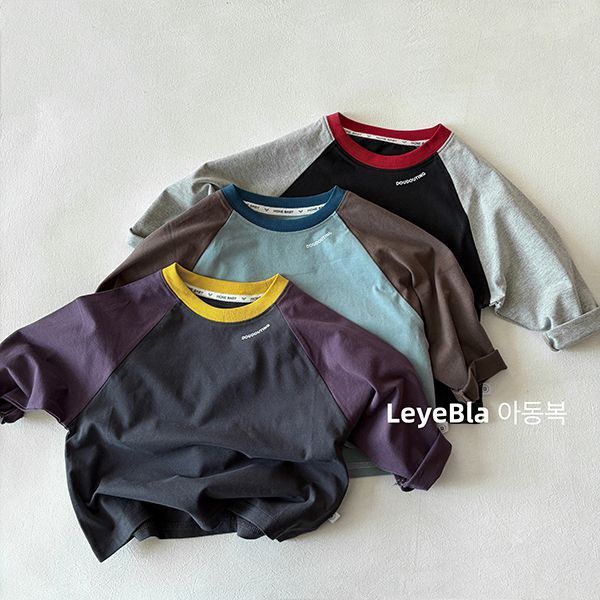 Meninos camiseta de manga comprida primavera outono versão coreana puro algodão simples carta impressão Raglan ombro cor