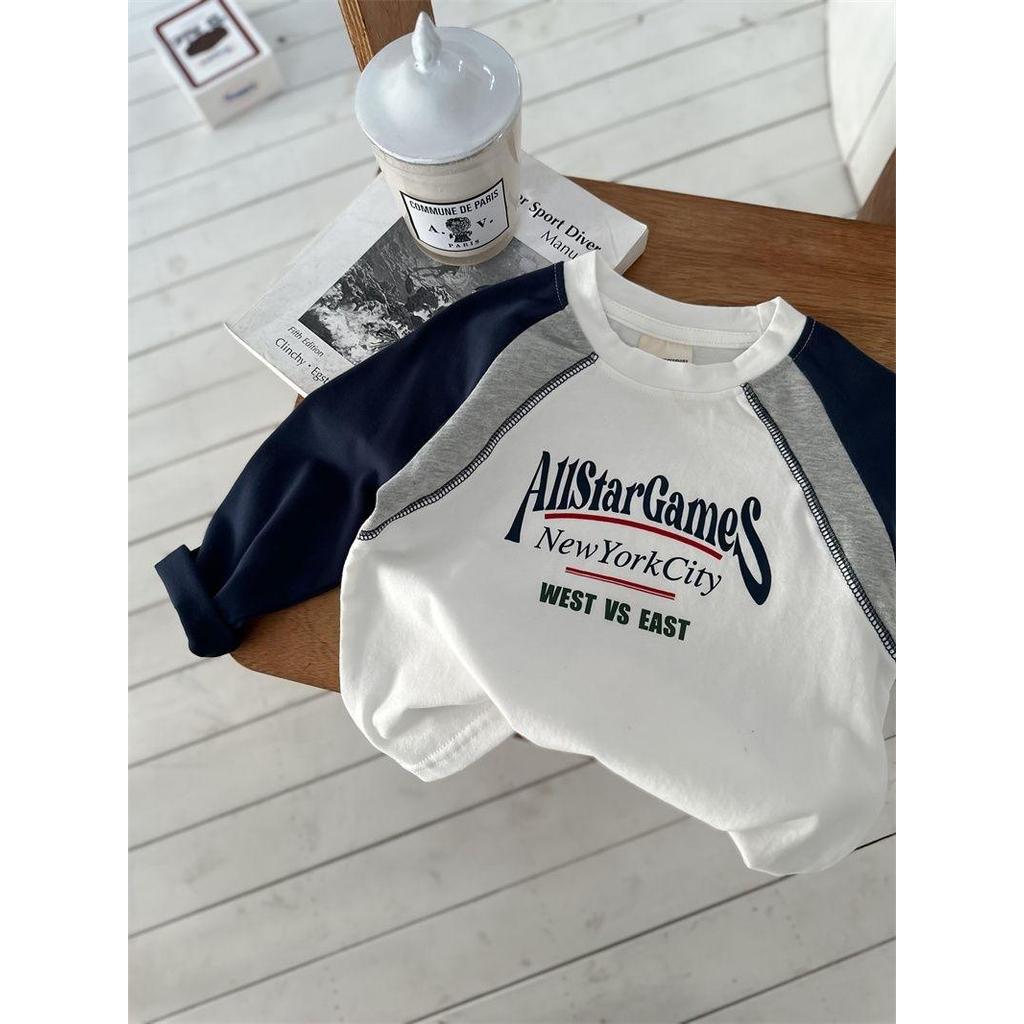 Primavera outono crianças 2026 novo estilo costura cor-bloqueio algodão de manga comprida bonito meninos camiseta americ