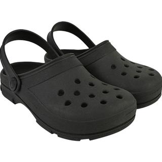 Os chinelos Babouche são leves e macios, perfeitos para o uso escolar diário, e também são antiderrapantes.