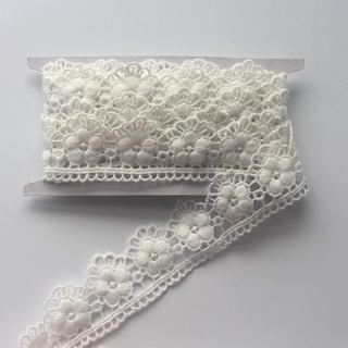 ELLAMAMA Fita de Renda Bordada Branca com Padrão Floral e Borda Ondulada, 1-3/8" x 5 Jardas, para Decoração de Casa, Dec