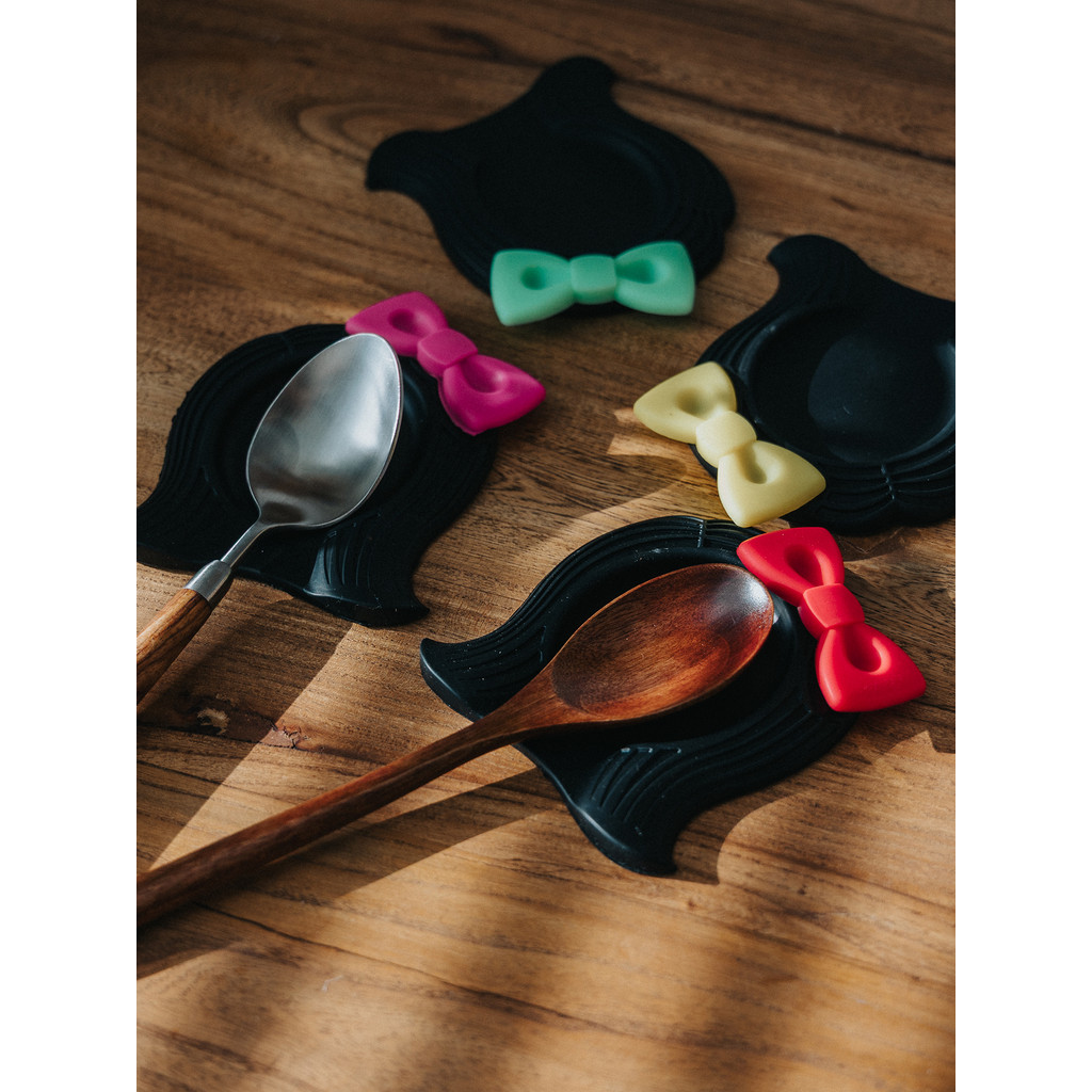 Jiang Yan mesmo estilo estilo japonês Silicone isolamento térmico Placemat Bowknot menina Avatar sopa mesa colher faca g