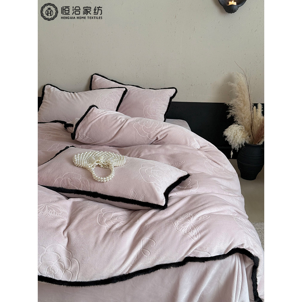 Inverno novo estilo engrossado leite veludo conjunto de quatro peças menina esculpida camélia Coral veludo quente colcha