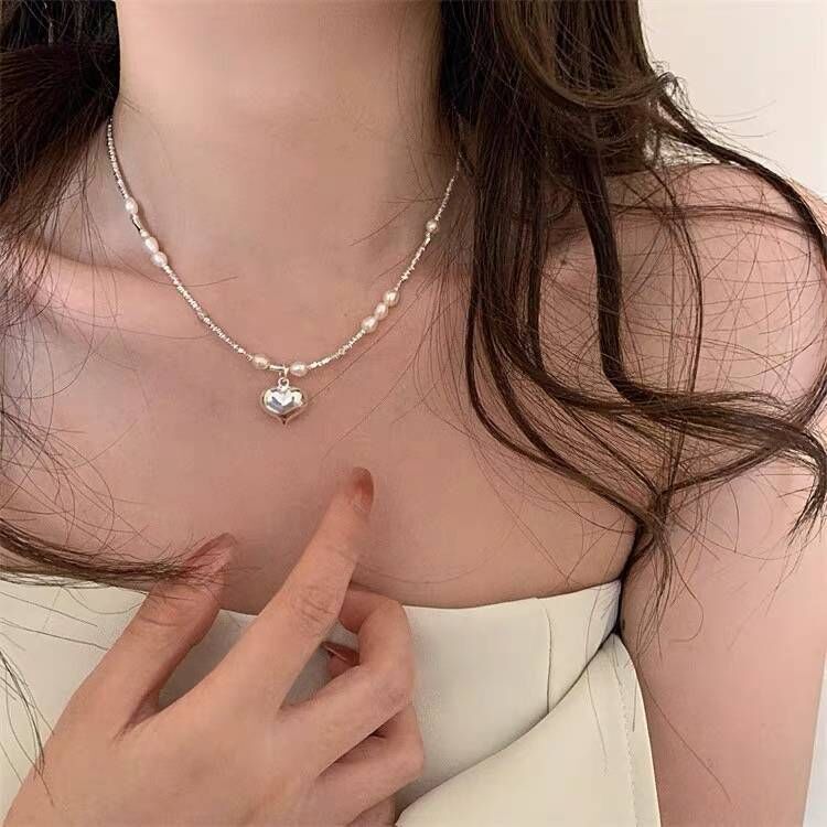 Colar de prata de luxo leve, colar de pérolas para clavícula, algumas pérolas, corrente de coração de prata, elegância d