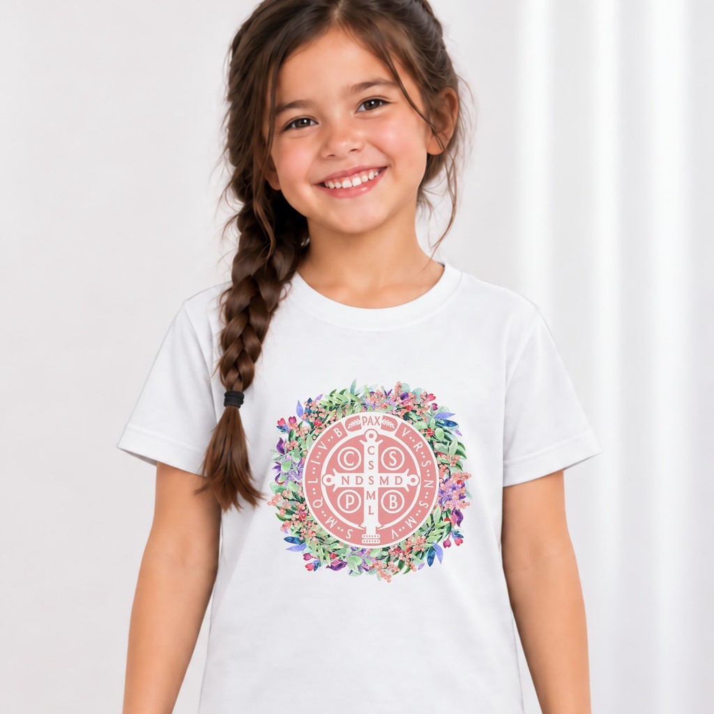 Camiseta Infantil Menina Medalha São Bento Floral Estampada Católica Religiosa Cruz 100% Algodão Igreja Encontro de
