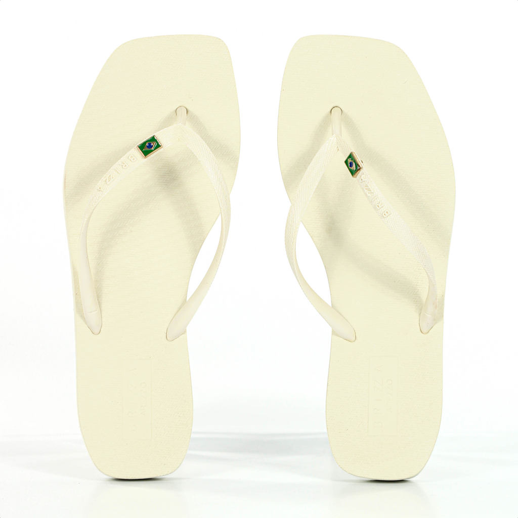 Chinelo Brizza Arezzo Bico Quadrado Brasil Com Pin Off White - Feminino