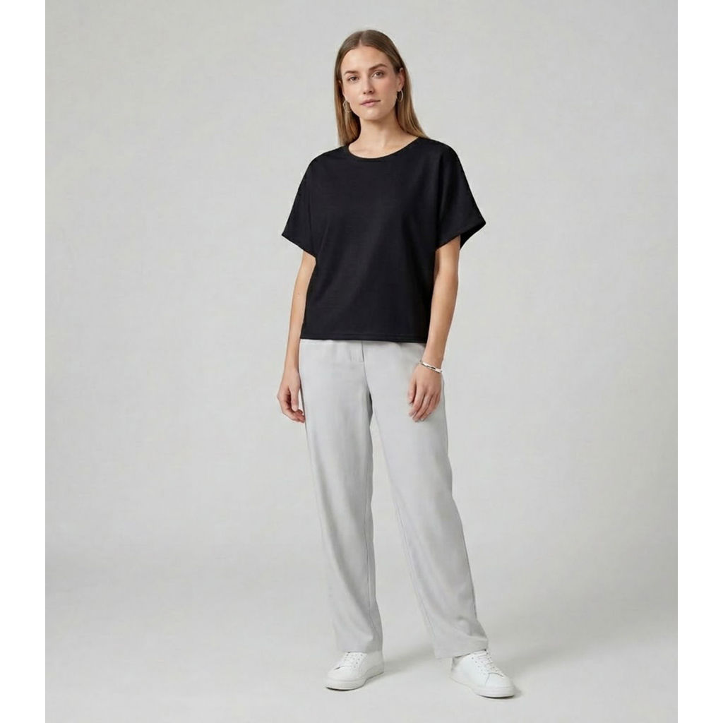 Blusa Feminina Básica Com Manga Curta Infinita Cor Preto