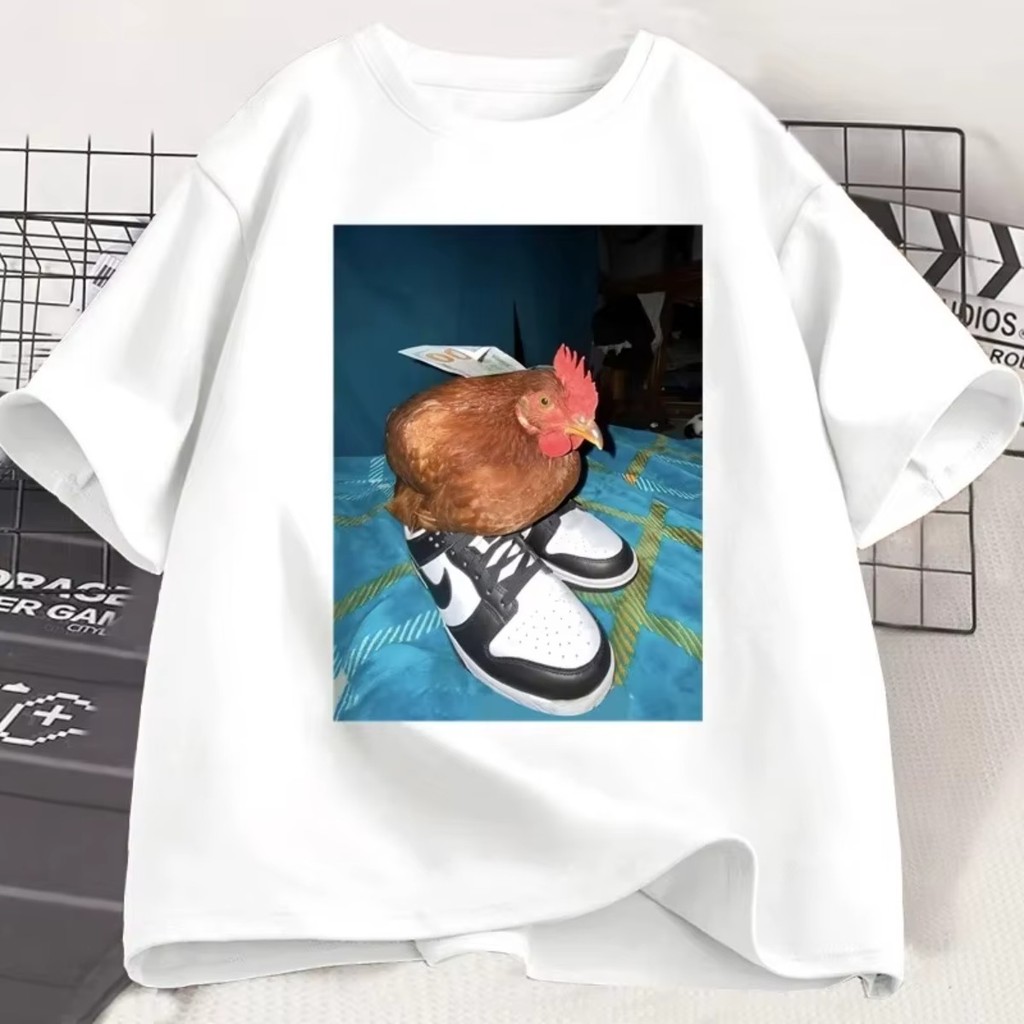 Camiseta Frango Meme Humor Galo Com Sapatos Unissex Engraçado em Oferta na Shopee