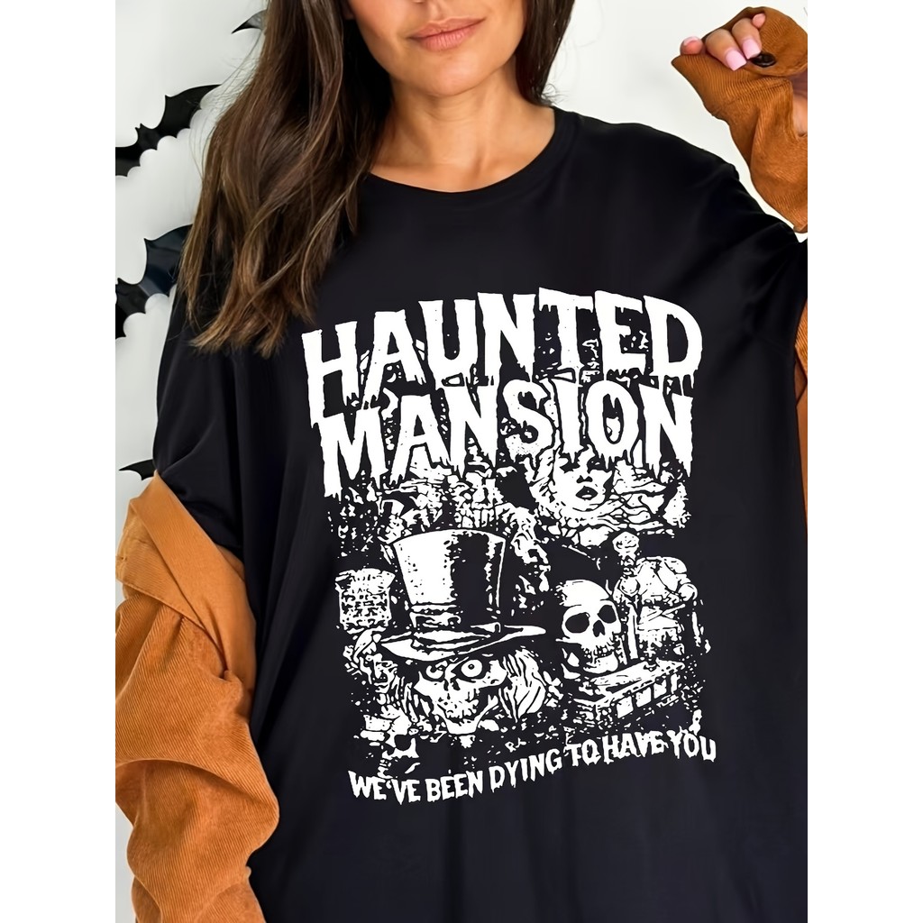 Camiseta Feminina Halloween Mansão Assombrada Fantasmas Morcegos Crânios Estampa Assustadora Divertida Confortável