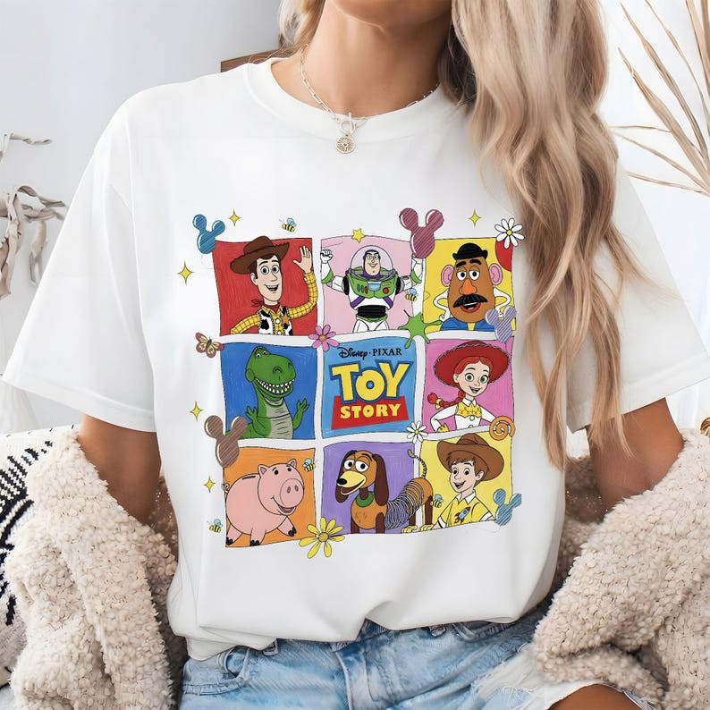 Camiseta Masculina Feminina Oversized Estampa Personagens Toy Story Grade Colorida Disney Pixar T-shirt