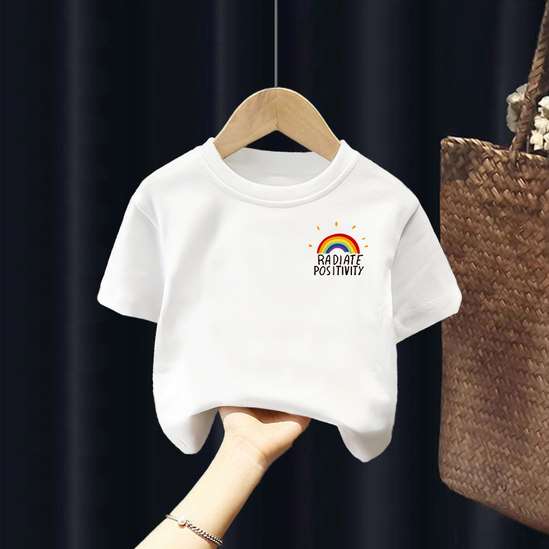 Bebê arco-íris dos desenhos animados de manga curta 2025 estilo verão crianças versão coreana solta meia manga camiseta 