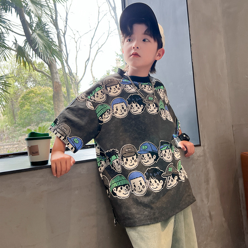 Versão coreana meninos camiseta de manga curta em torno do pescoço solto camiseta 2026 novo estilo médio grande crianças