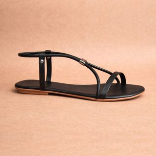 Sandália Rasteira Feminina Tiras Finas Ajustável Detalhe Metalizado Casual Confortável Elegante Flat Premium Luxo