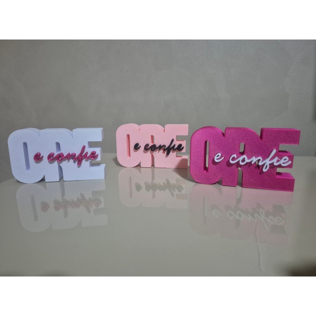 Frase Decorativa Ore e Confie Decoração Cristã Enfeite de Mesa Presente Religioso Sala Quarto Escritório