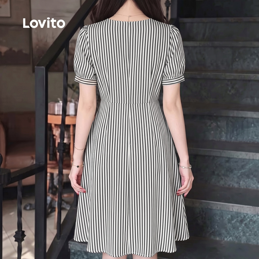 Lovito Vestido Casual Feminino Preto e Branco com Botões e Pregas para Primavera/Verão DRK8P2D642 · foto 2
