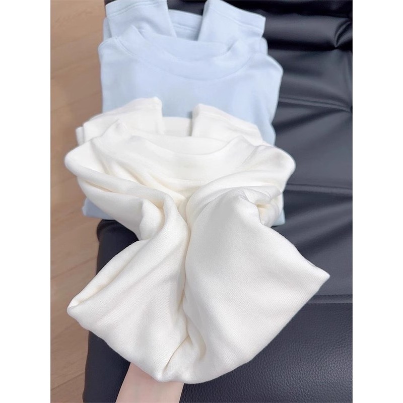Pequeno branco em torno do pescoço estilo básico de manga comprida camiseta feminina inverno fino ajuste gigante bonito 