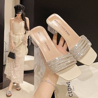 Chinelos de strass femininos verão exterior Wear 2026 novo estilo estilo francês salto grosso plano transparente salto d