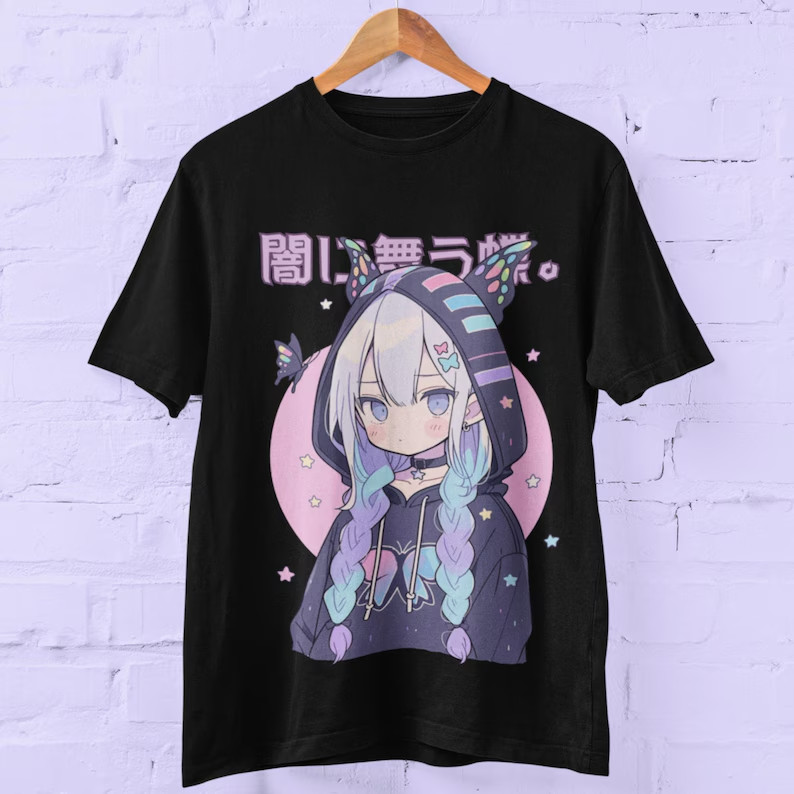 Camiseta Unissex de Algodão Preta Manga Curta, Estampa Anime Chibi Kawaii, Personagem Com Tranças Pastel, Capuz com Orel
