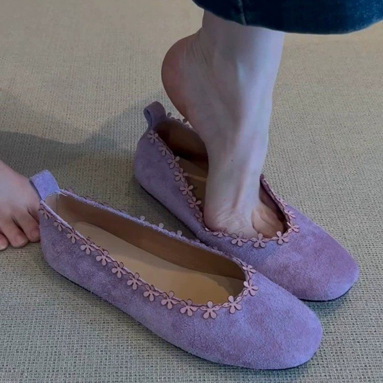 Flor roxa boca rasa pequenos sapatos únicos femininos 2025 primavera verão novo estilo redução de idade um Pedal de salt