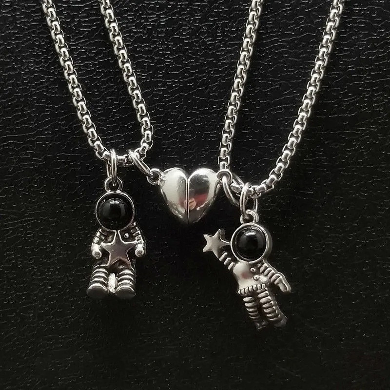 Conjunto de 2 peças de colar e pulseira em forma de coração magnético de astronauta, presente de Dia dos Namorados para