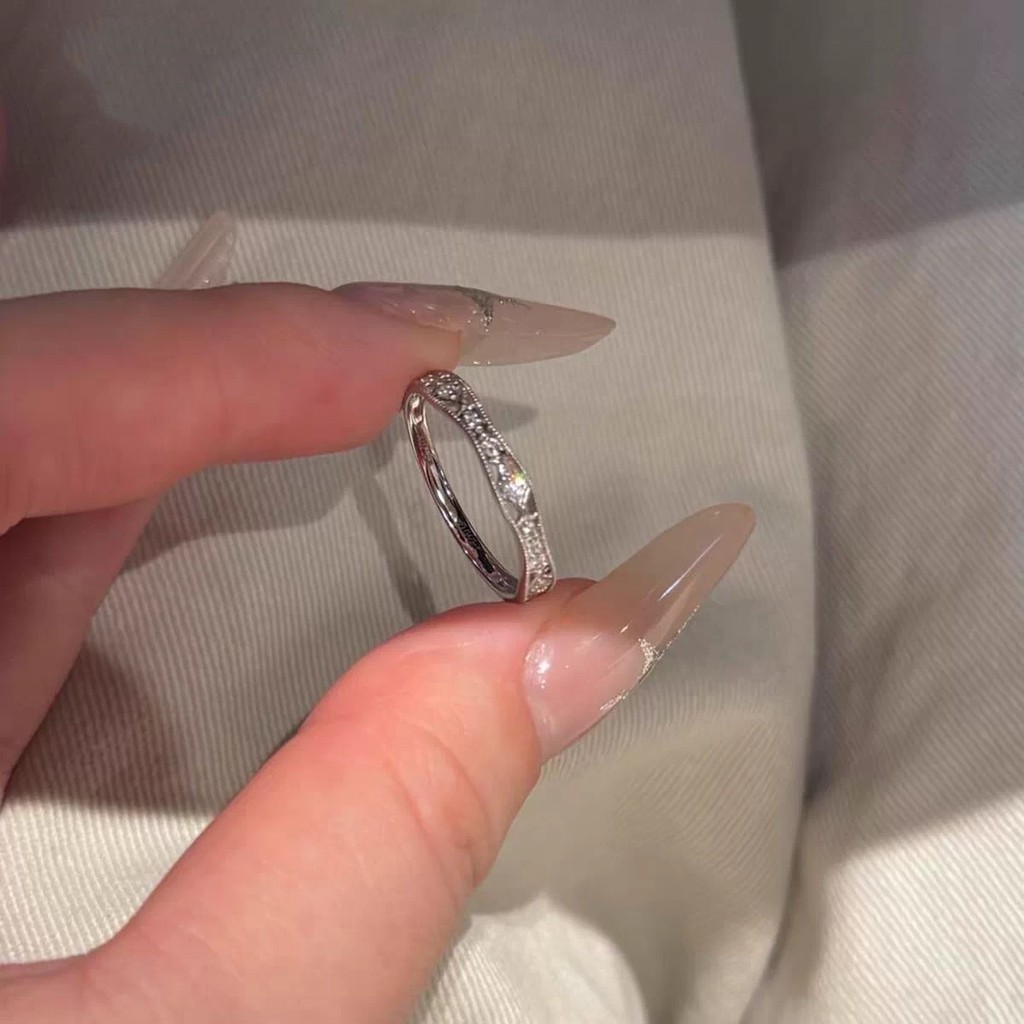Anel liso oco de prata piscando anel de diamante feminino luz luxo High-End anel nicho abertura única anel de dedo indic