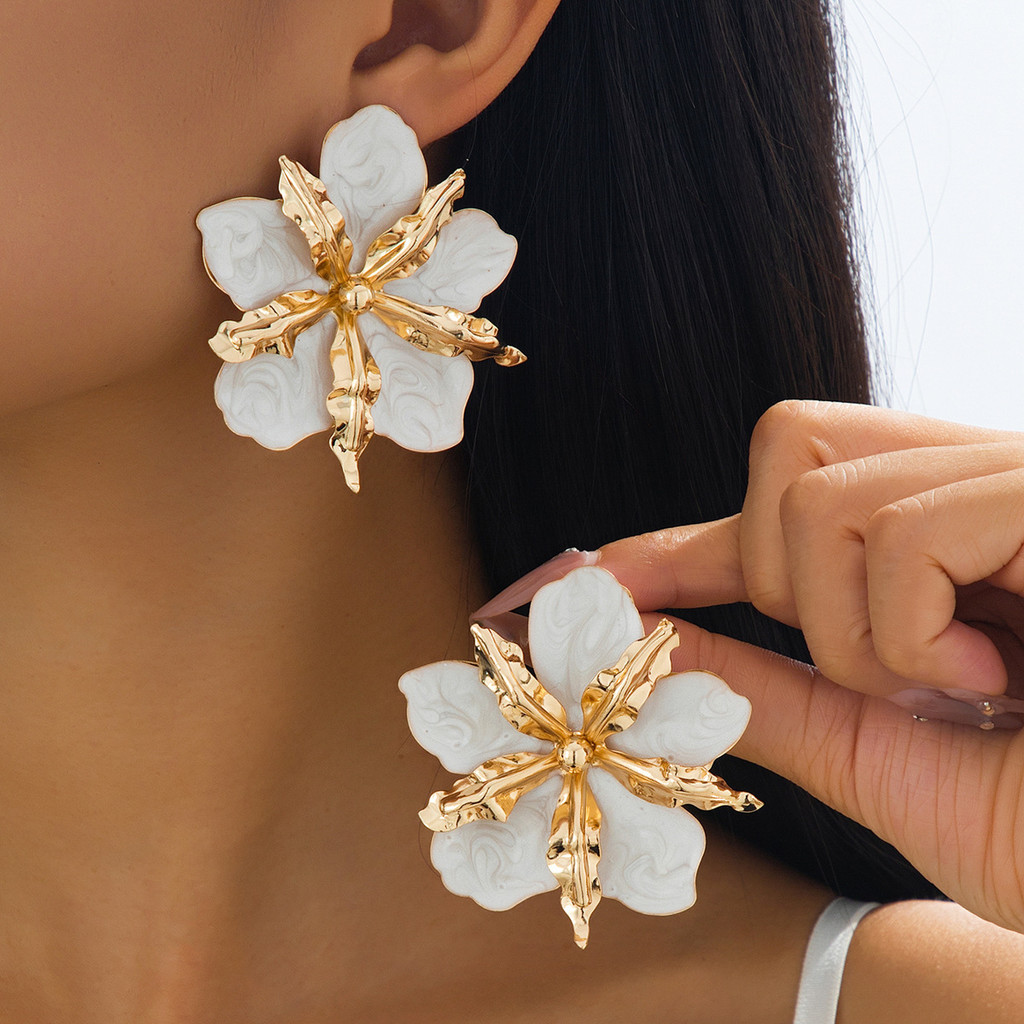 Brincos de design moderno e elegante, um sucesso de vendas, para mulheres, com desenhos florais exagerados, leves e luxu
