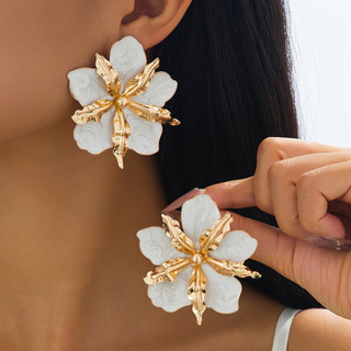 Brincos de design moderno e elegante, um sucesso de vendas, para mulheres, com desenhos florais exagerados, leves e luxu