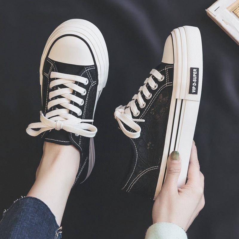 Verão estilo fino respirável rendas sapatos de lona 2025 novo estilo moda oco tênis malha Net sapatos brancos
