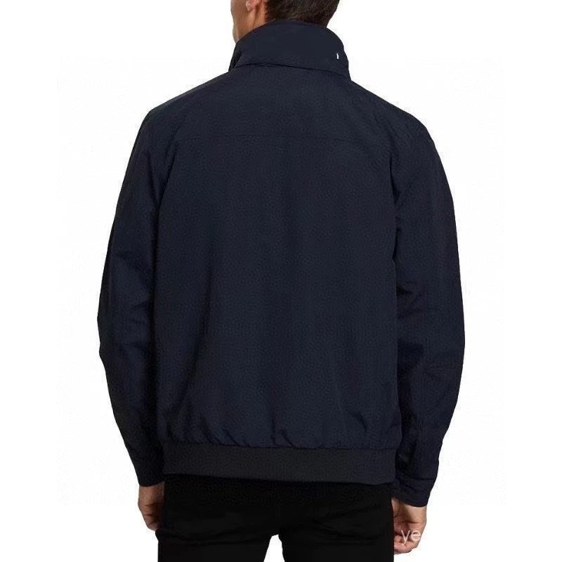 Casaco casual masculino de gola alta, corta-vento e com bordado P9MA.   PVMX