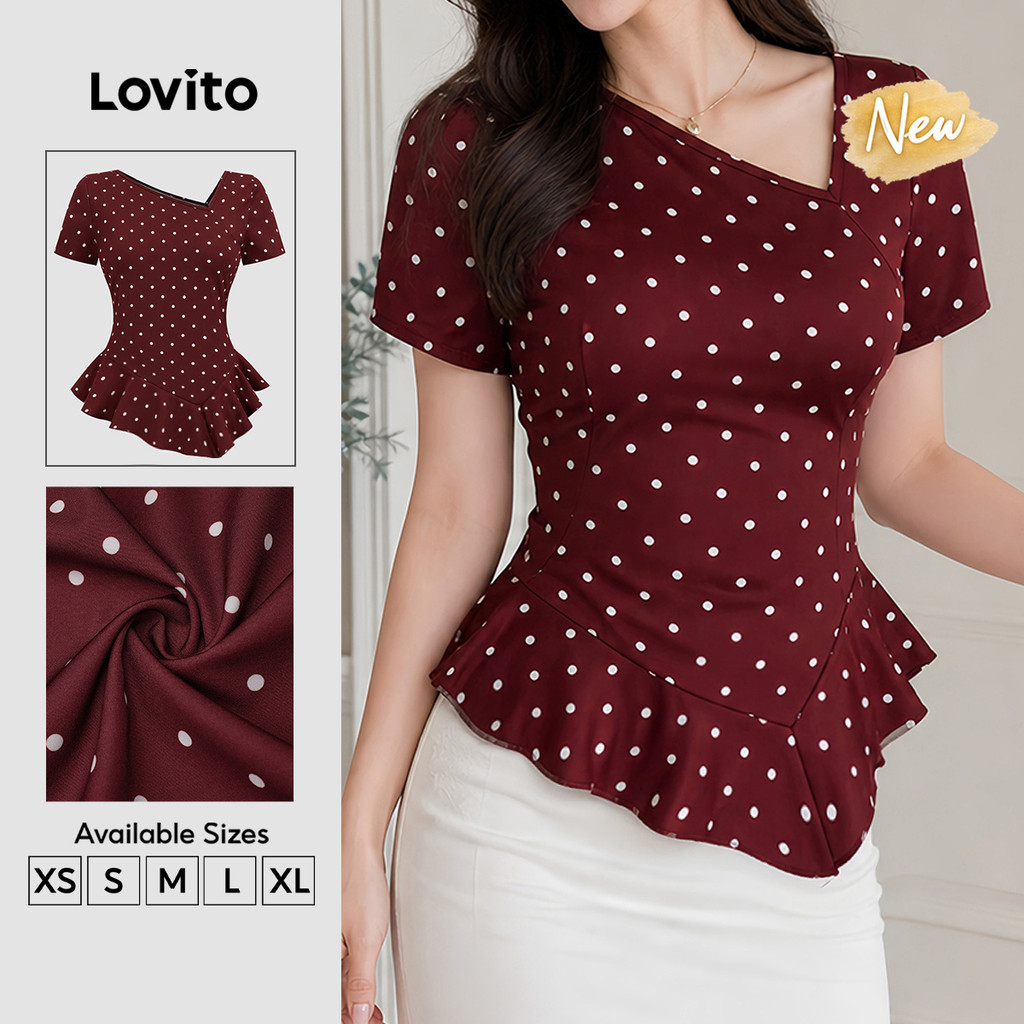 Lovito Blusa Feminino Vermelha com Poá Manga Curta Gola Assimétrica Babado na Barra Primavera Verão Natal e Traje de Trabalho BLB205P2D346
