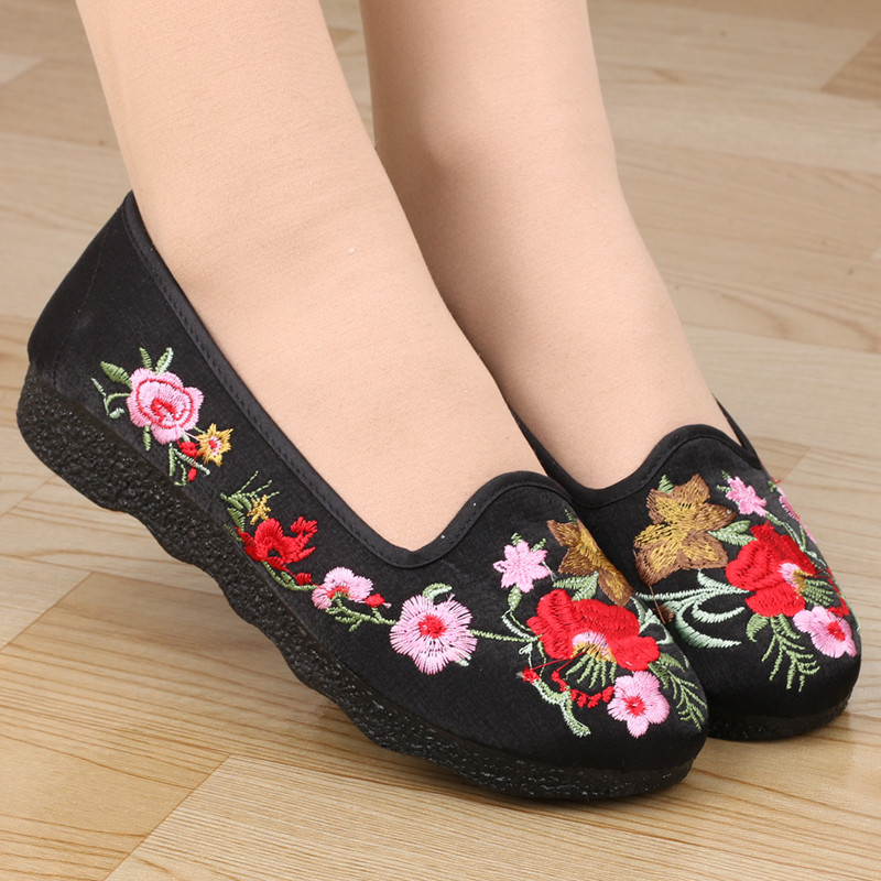 Velho pequim sapatos de pano sapatos femininos mãe sapatos de meia-idade idosos avó plana estilo étnico sapatos bordados