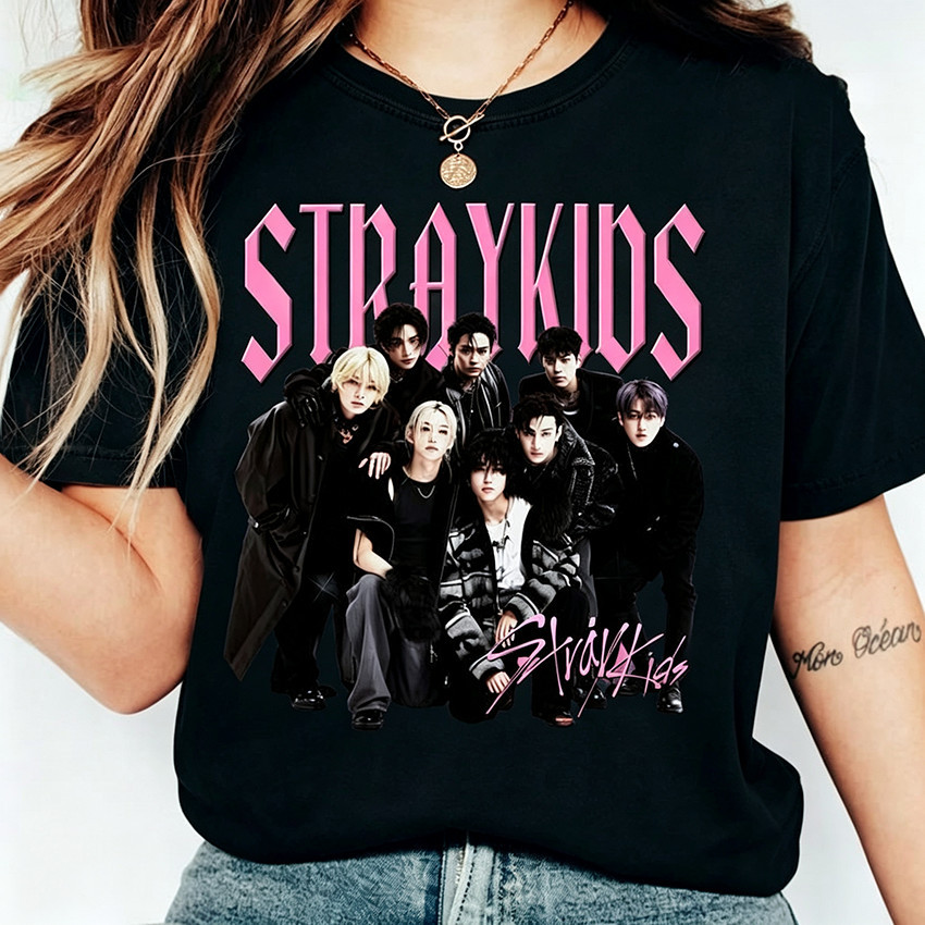 [Camiseta Premium em Algodão Puro]TT Camiseta Masculina Feminina Oversized Estampa Grupo Stray Kids Foto Collage Letra
