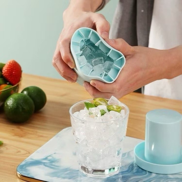 Mini Copo Forma De Gelo Em Silicone Ice Magic Cube Compacto — imagem 2 de 2