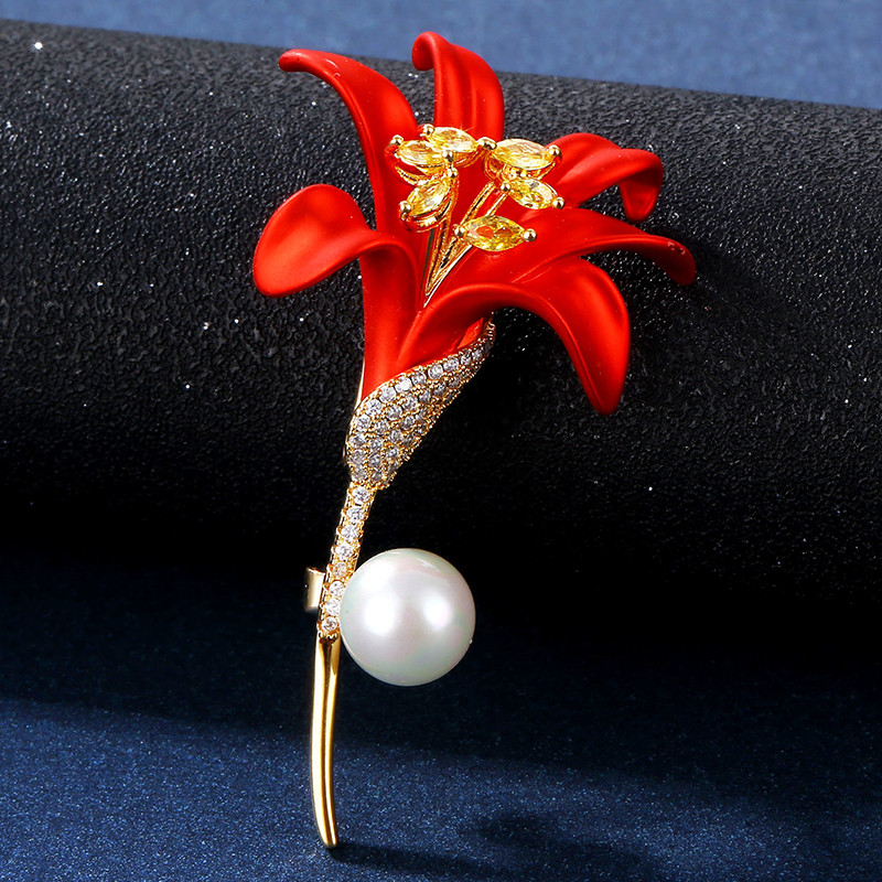 Broche de lírio vermelho feminino elegante luxo temperamento pérola broche High-End requintado 2021 novo estilo acessóri