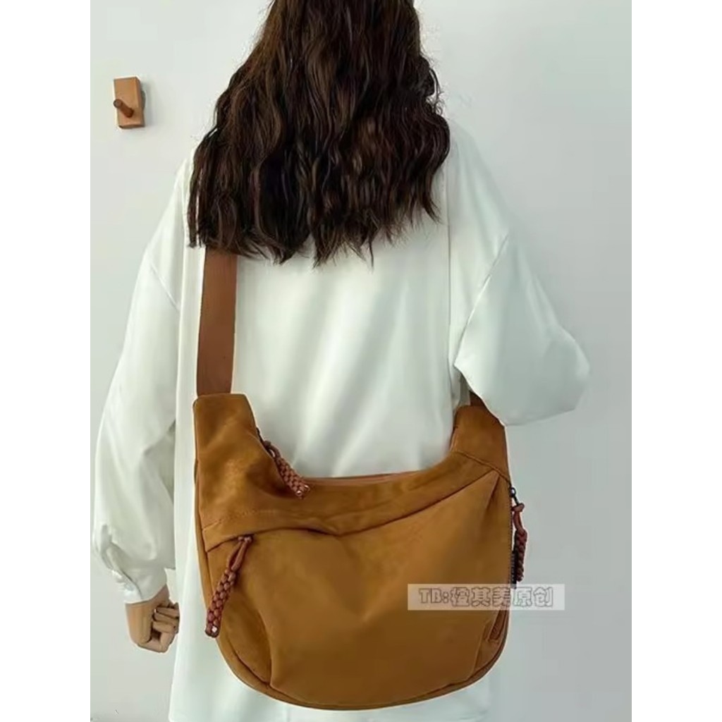 2026 verão novo estilo camurça saco do mensageiro Retro Casual simples esportes lazer classe Commuter bolinho saco na mo