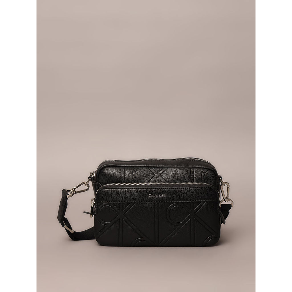 Imagem Bolsa Ck Camera Bag Aop Emboss - Preto