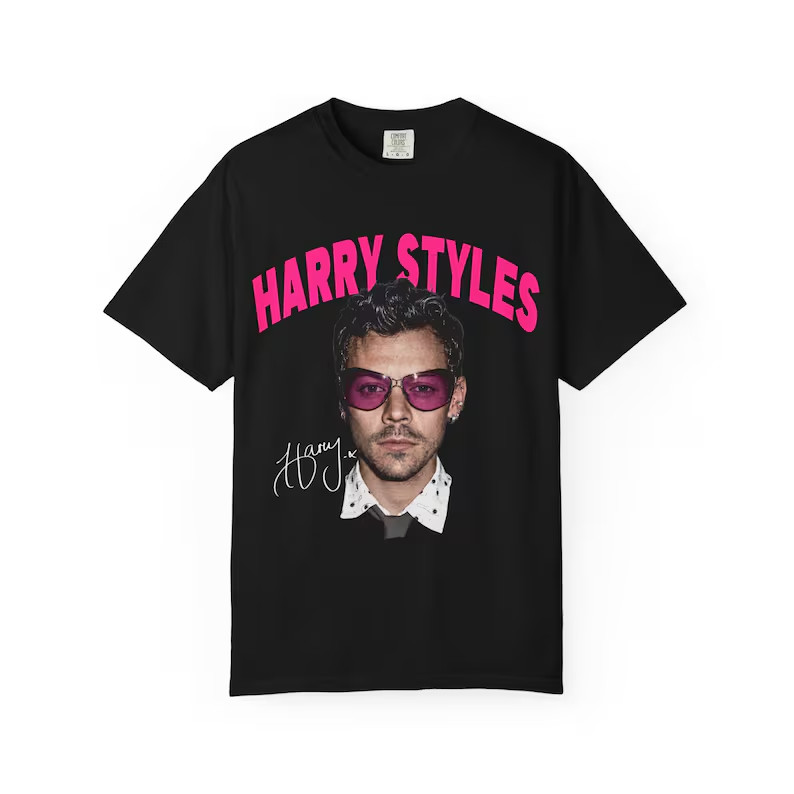Camiseta Masculina Feminina Oversized Estampa Harry Styles Óculos Rosa Assinatura Camiseta Streetwear Estampa Artista