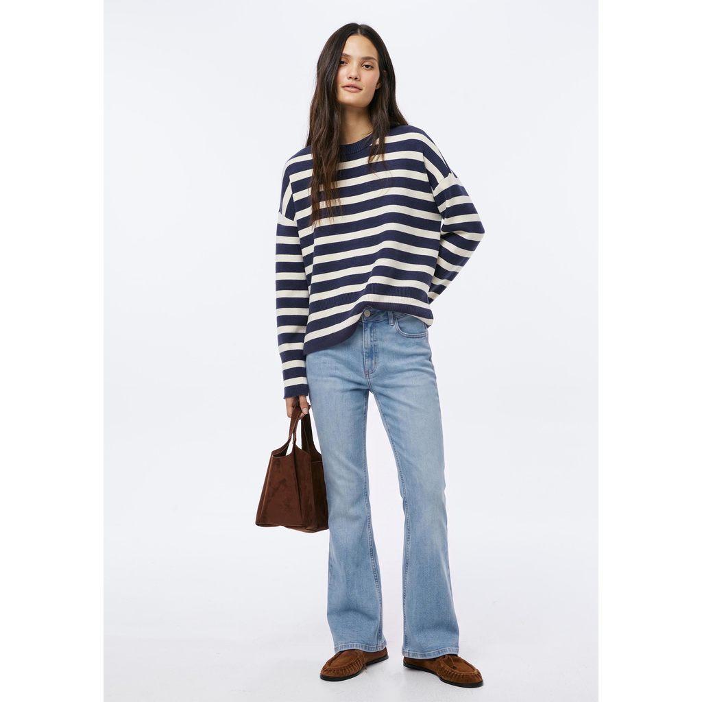 Calça Jeans Feminina Flare Petit Cintura Baixa