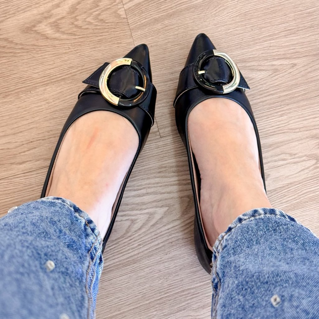 Sapatilha napa fivela ajustável