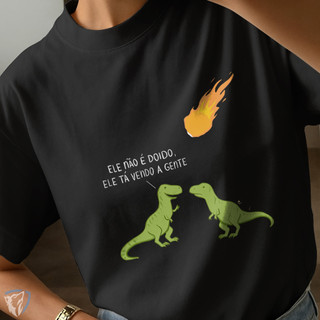 Camiseta Dinosaur Funny Estampa Doida Meteoro Dinossauro Frase Engraçada Humor Unissex Dark