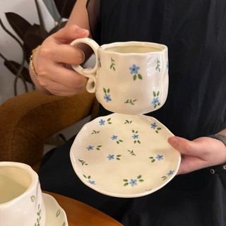 Xícara de café e pires de cerâmica irregular, pintada à mão com motivos florais e esculpida à mão, estilo francês, de al