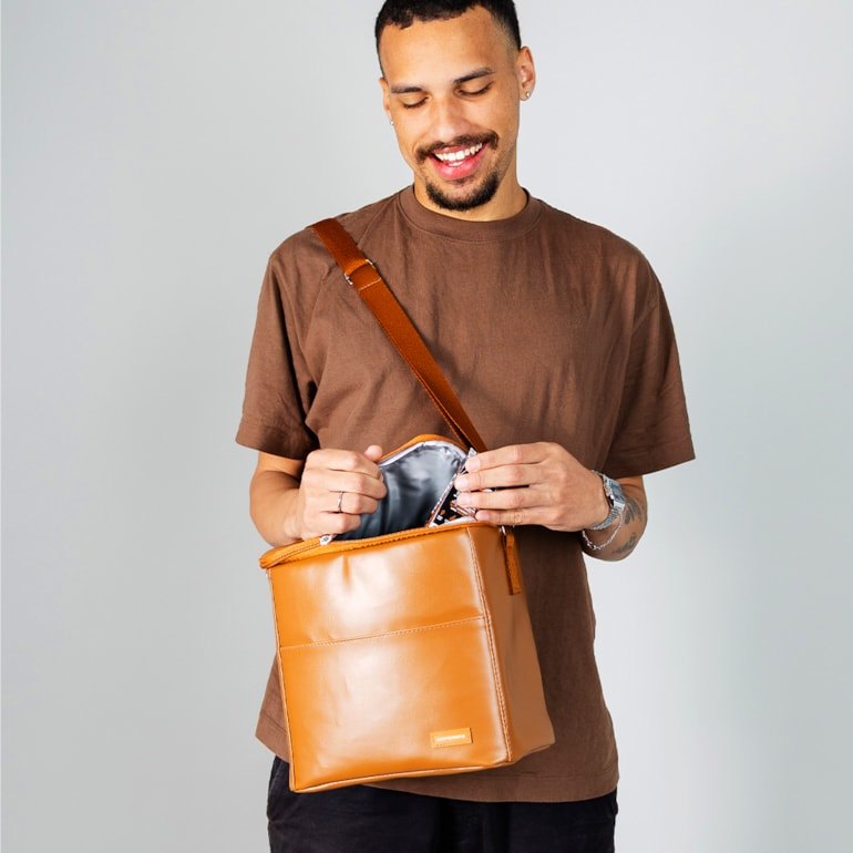 Kit Bolsa Tote Midi com Alça + Térmica Move Grande Caramelo · foto 2