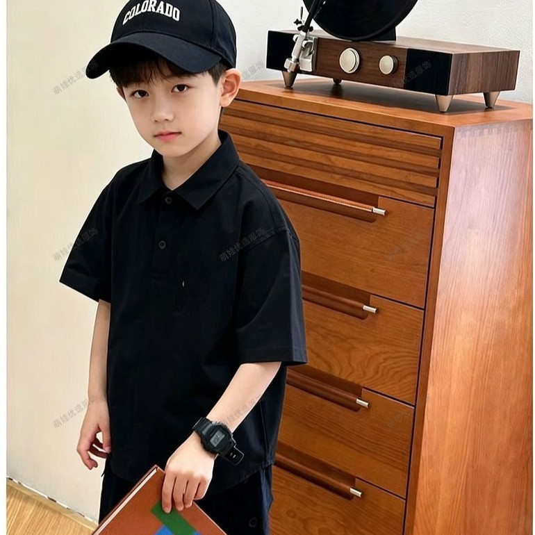 Meninos polo verão 2026 novo estilo crianças moda camiseta médio grande meninos fino de manga curta topo na moda