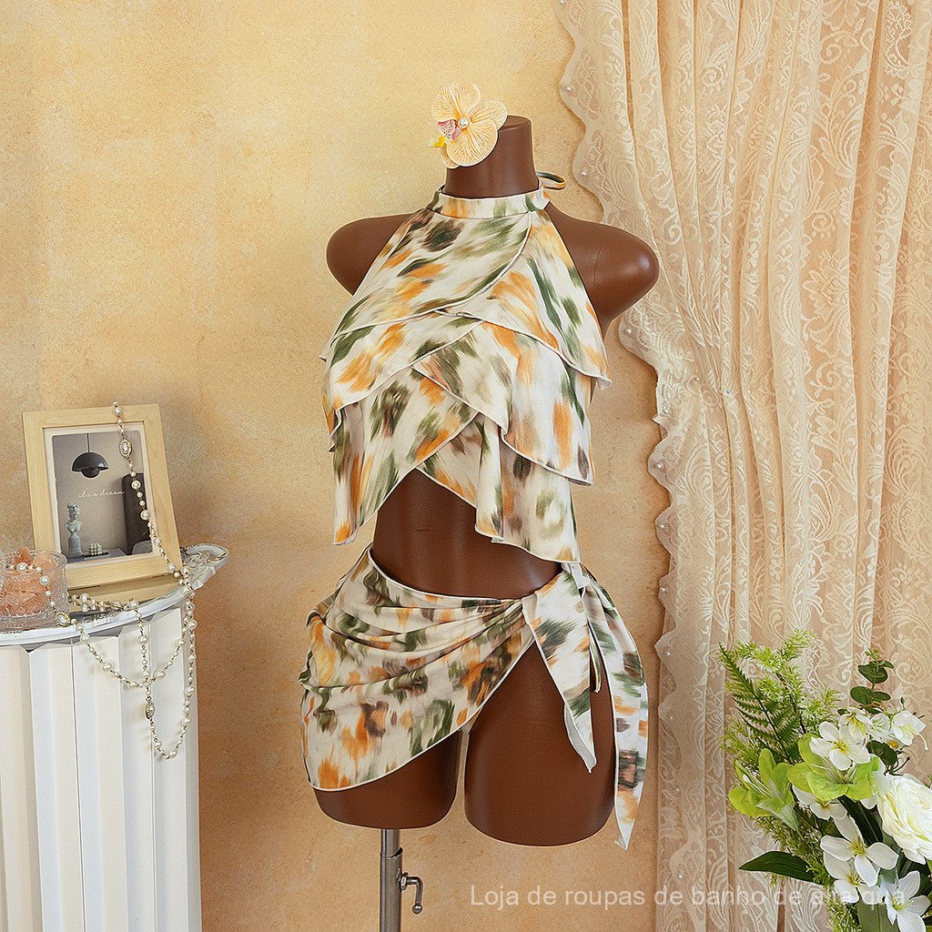 Novo conjunto de biquíni feminino de quatro peças, estilo europeu e americano, com estampa floral.