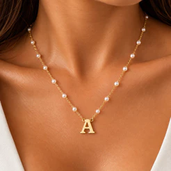 Colar Letra Inicial com Pérolas Banhado a Ouro 18K Feminino Personalizado Delicado Elegante