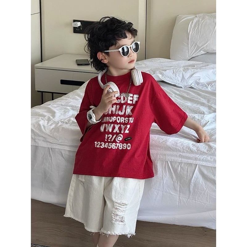 Camiseta vermelha crianças carta vestido de verão de manga curta 2025 novo estilo versão coreana solto menino legal boni