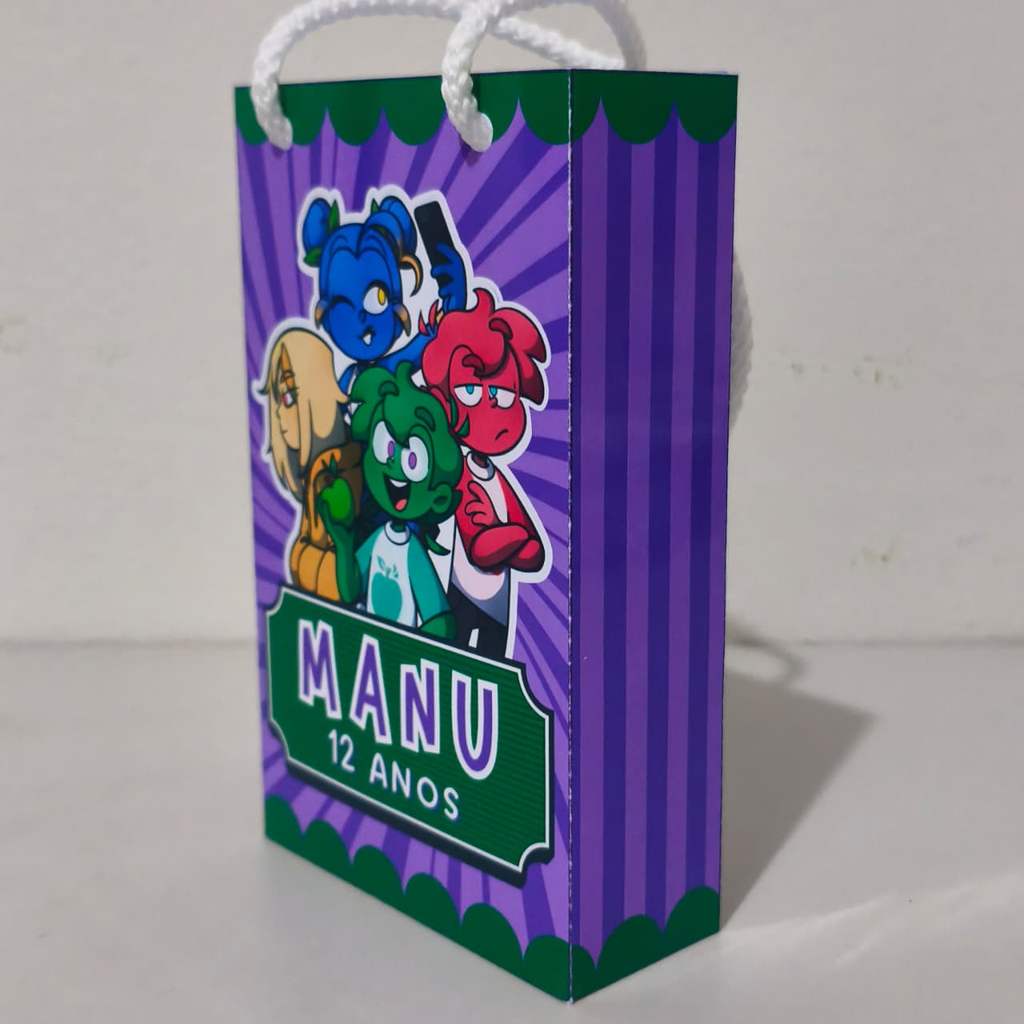 (DESMONTADA) Sacolinha surpresa personalizada tema MUNDO TORAJO 15X9X4, bolsinha, lembrancinha, roxo, aniversário, festa