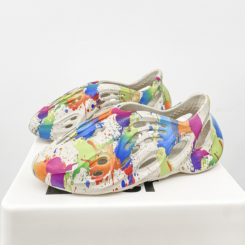 Sapatos de buraco de coco 2025 verão Kanye masculino exterior usar respingo tinta sapatos de praia de sola grossa sapato